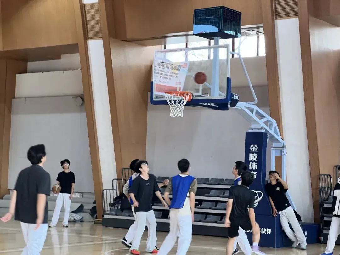 刻苦训练篮球时如何避免受伤的建议_1